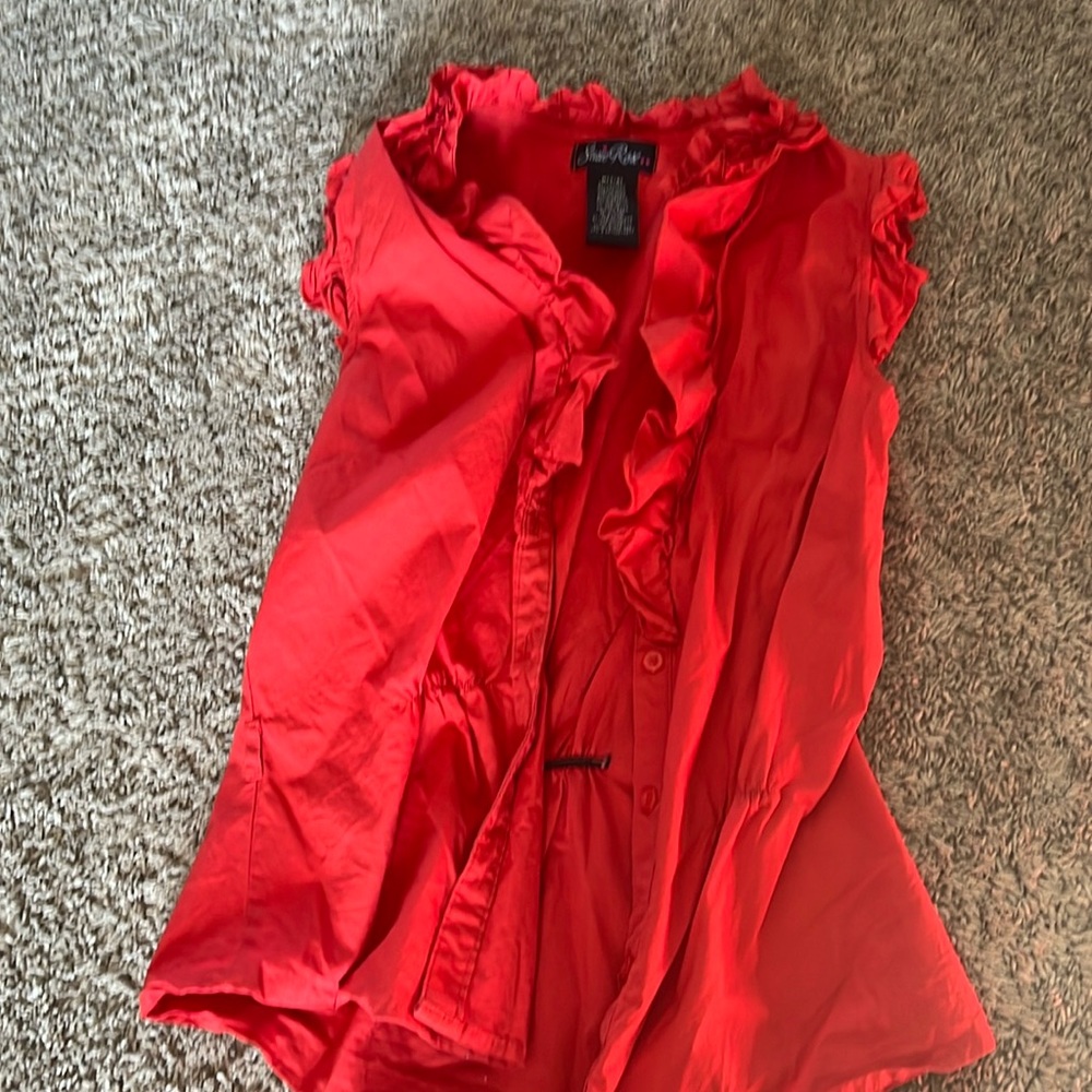 Susie Rose burnt red short sleeve, button up blouse with ruffles